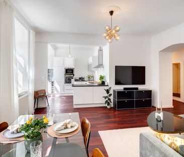 Elegant period apartment in sought-after location - Photo 3