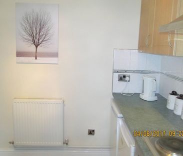 2 bedroom maisonette to rent - Photo 2