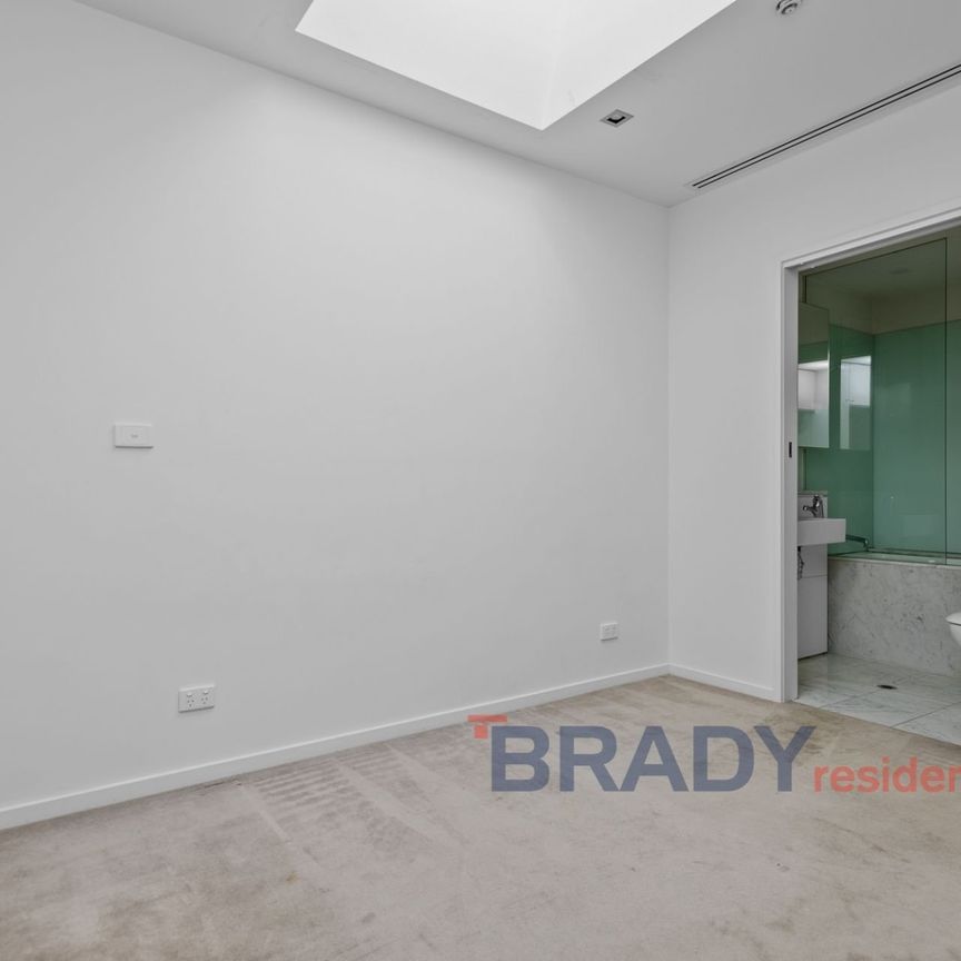 2405/25-33 Wills Street, Melbourne - Photo 1