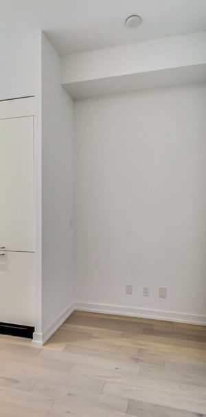Bright & Spacious 1 Bedroom Condo on Queen St W - Photo 1