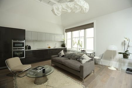 CALL FOR AVAILABILITY A one bedroom apartment of approximately 926 square feet. - Photo 2