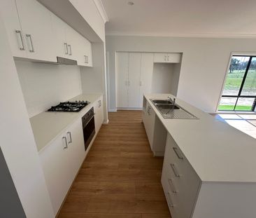 NEWLY BUILT 4 BEDROOM HOME ON 10 ACRE BLOCK - Photo 2