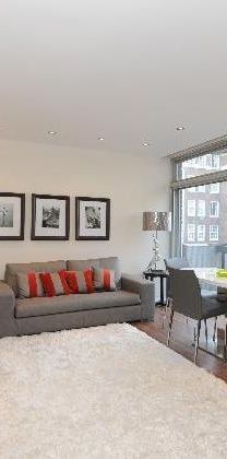 1 bedroom conversion flat with 1 reception and 1 bathroom in Portman Square, W1H - Photo 1