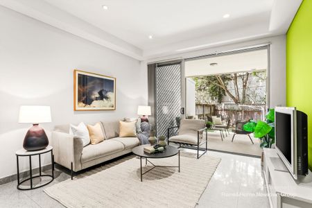 Stylish contemporary terrace in a wide tree-lined cul-de-sac - Photo 2