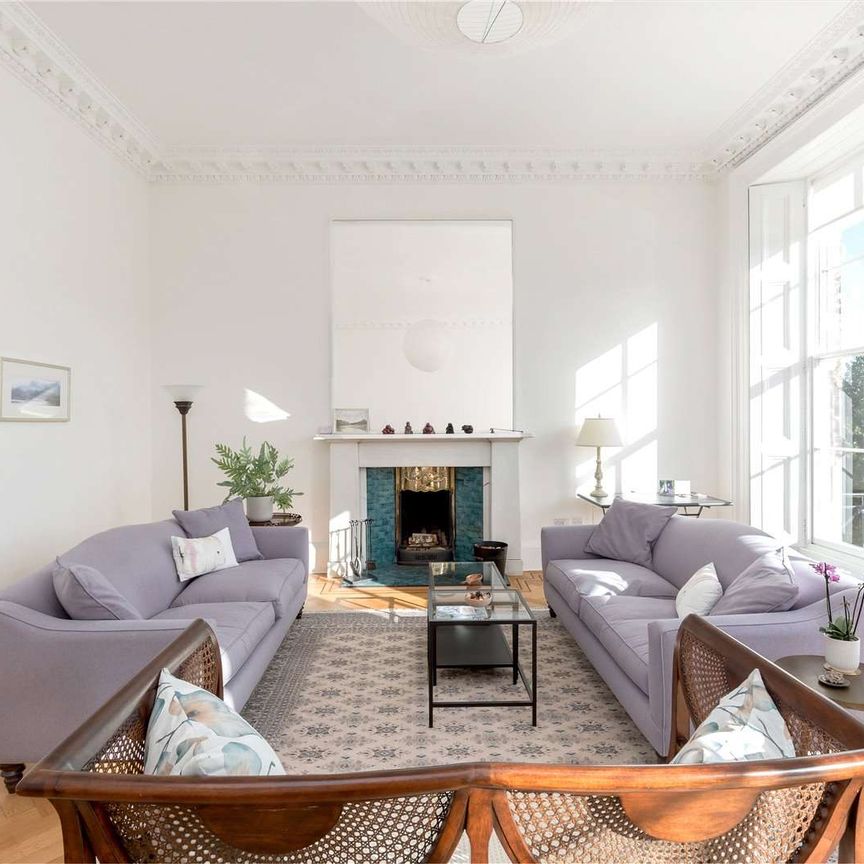 Immaculately presented unfurnished townhouse apartment over ground and first floors, renovated to an exceptional standard and with a wonderful west facing garden. - Photo 1