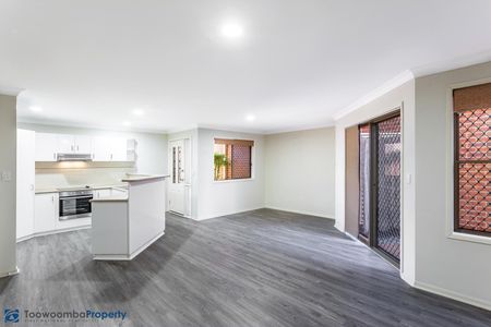 Recently renovated, this unit leaves nothing to do but simply move in! - Photo 3