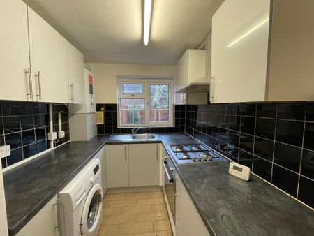 3 bedroom terraced house to rent - Photo 4
