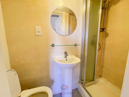 Studio Flat, Blythe Road, W14 - Photo 2
