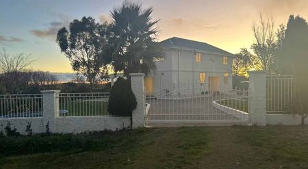 Smaller families welcome - Photo 3