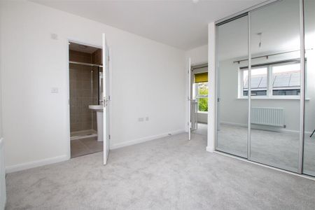 3 bedroom semi-detached house to rent - Photo 3