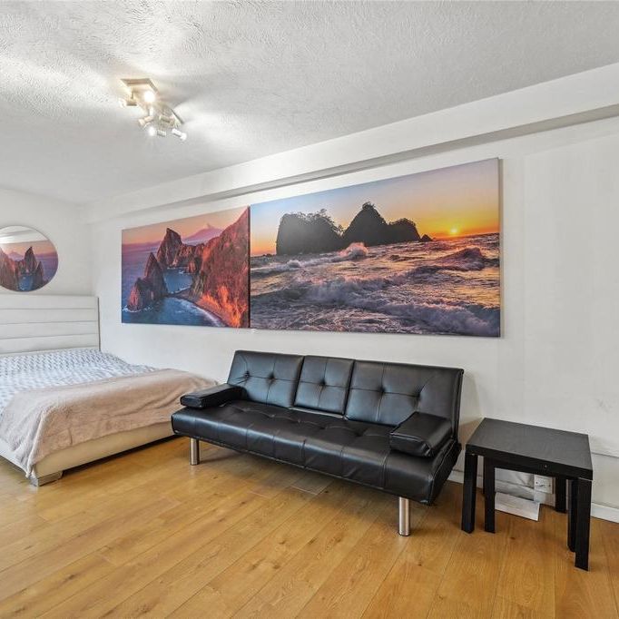 Studio to rent - Photo 1