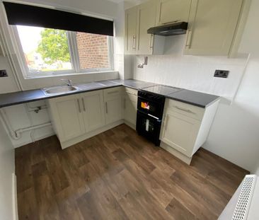 2 bedroom terraced house to rent - Photo 4