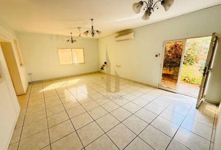 Single Story | Independent Villa | Private Garden - Photo 2