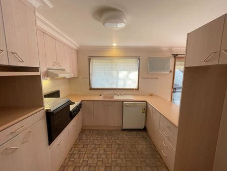 Stylish and Comfortable Living in a Convenient Lavington Location - Photo 4