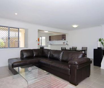 Double garaged 3 bedroom townhouse in Central Calamvale area - Photo 5