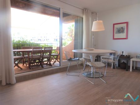 Appartement pour 4/6 personnes avec vue mer et marina à Cogolin - Photo 4