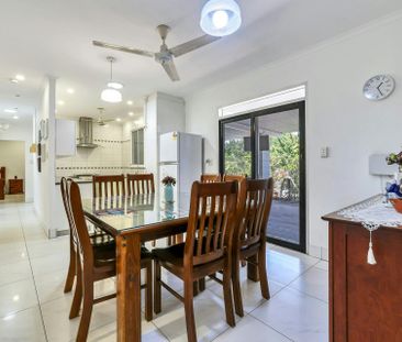FAMILY HOME WITH SOLAR - Photo 1
