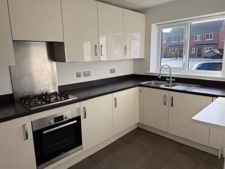 2 bedroom semi-detached house to rent - Photo 5