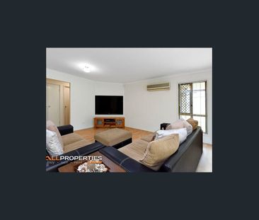 VERSATILE FAMILY RESIDENCE FEATURING MULTIPLE LIVING AREAS - Photo 2