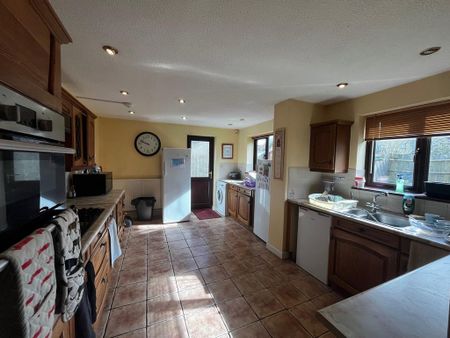 5 bedroom detached house to rent - Photo 3