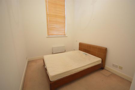 Queen Alexandras Way, Epsom, KT19 7DW - Photo 4