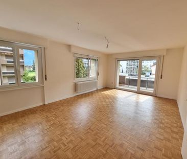 Grand appartement de 4 1/2 pièces dans un quartier ensoleillé - Photo 2