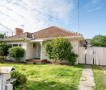 2 Lyttle Avenue, Essendon VIC 3040 - Photo 2