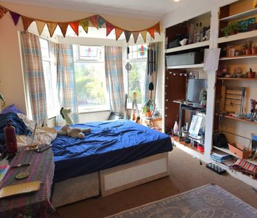 4 bedroom House in Becketts Park Crescent, Leeds - Photo 3