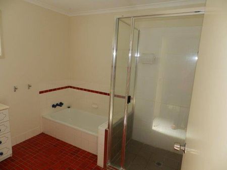 3 BED UNFURNISHED HOUSE (PETS ON APPLICATION) - Photo 4
