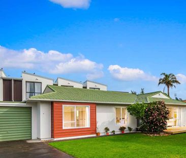 Quiet Family Living in Central Henderson - Photo 3