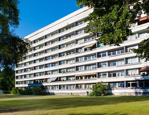 Einziehen und Wohlfühlen – Möblierte 3-Zimmer-Wohnung in Detmerode mit sonniger Loggia - Photo 1