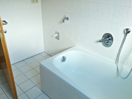 Direkt in der Stadt- 2- Zimmer Wohnung mit Einbauküche, frei ab Sept.2026 - Photo 3