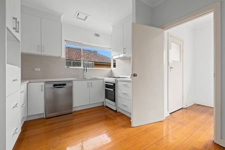 Comfortable 3 Bedroom Home! - Photo 2