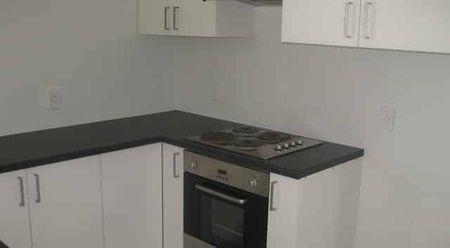 ** GROUND FLOOR 2 Bedroom Apartment ** - Photo 2