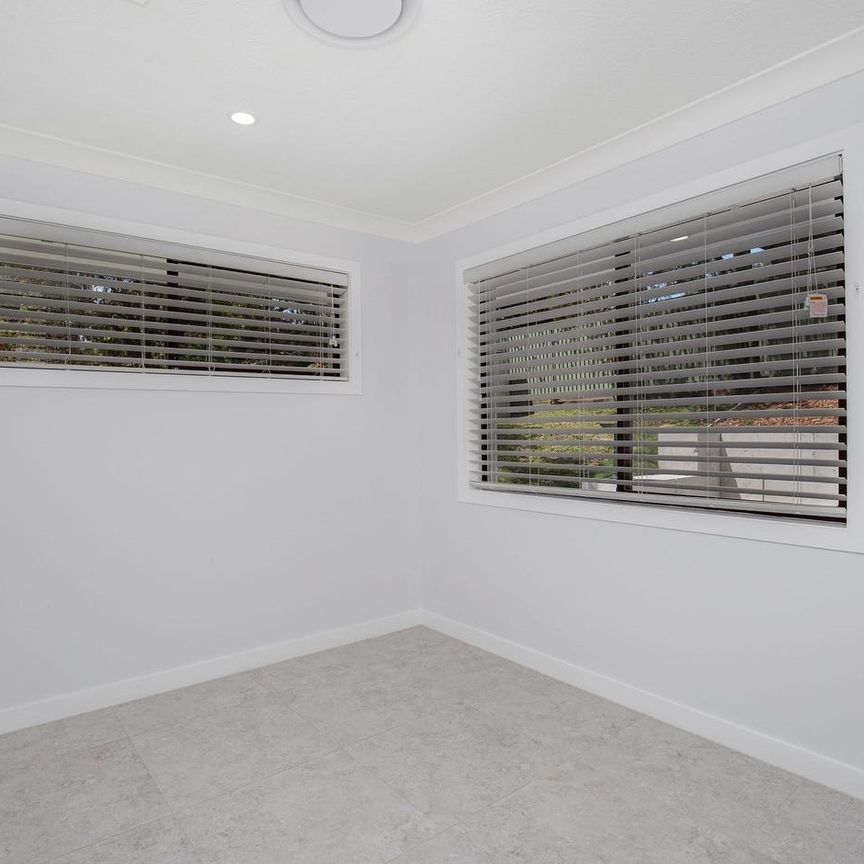 1 Wilga Grove, Ashmore QLD 4214 - House For Rent - $950 | Domain - Photo 1