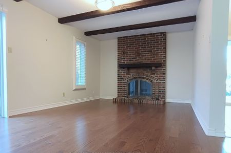 For Lease - 236 Ash Tree Way, Oakville, Ontario - Photo 2
