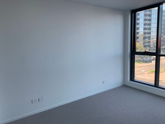 ELEGANT ONE BEDROOM, ONE BATHROOM APARTMENT - Photo 1