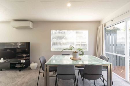 Gorgeous Three Bedroom Home - Photo 5