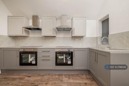 1 bedroom in a house share to rent - Photo 3