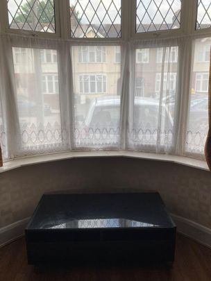 1 bedroom in a flat share to rent - Photo 1