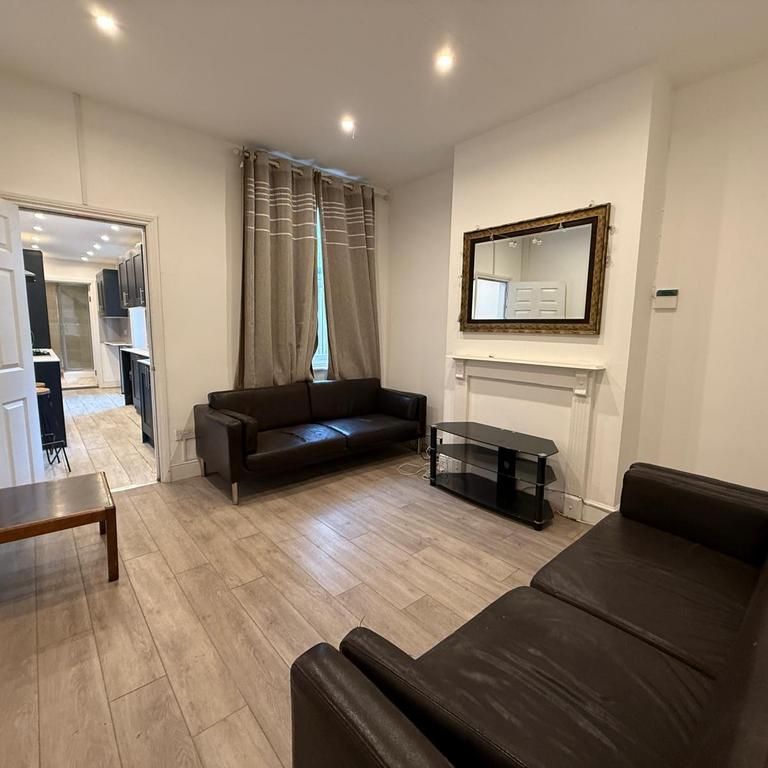 4 bedroom terraced house to rent - Photo 1