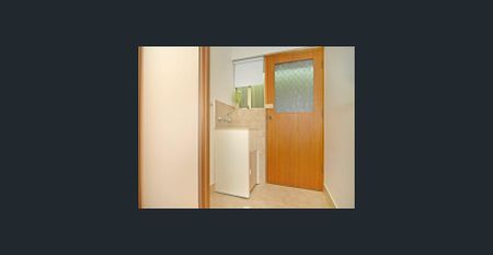 Well Located, Neat & Tidy Homette. - Photo 4