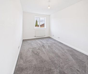 4 bedroom semi-detached house to rent - Photo 4