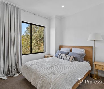 Stylish Two Storey Townhouse in a Fantastic Location - Photo 6