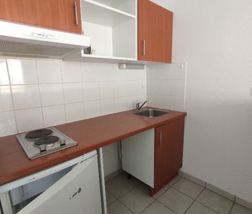 T2 DE 36 m² PROCHE PLACE DES CARMES - Photo 6