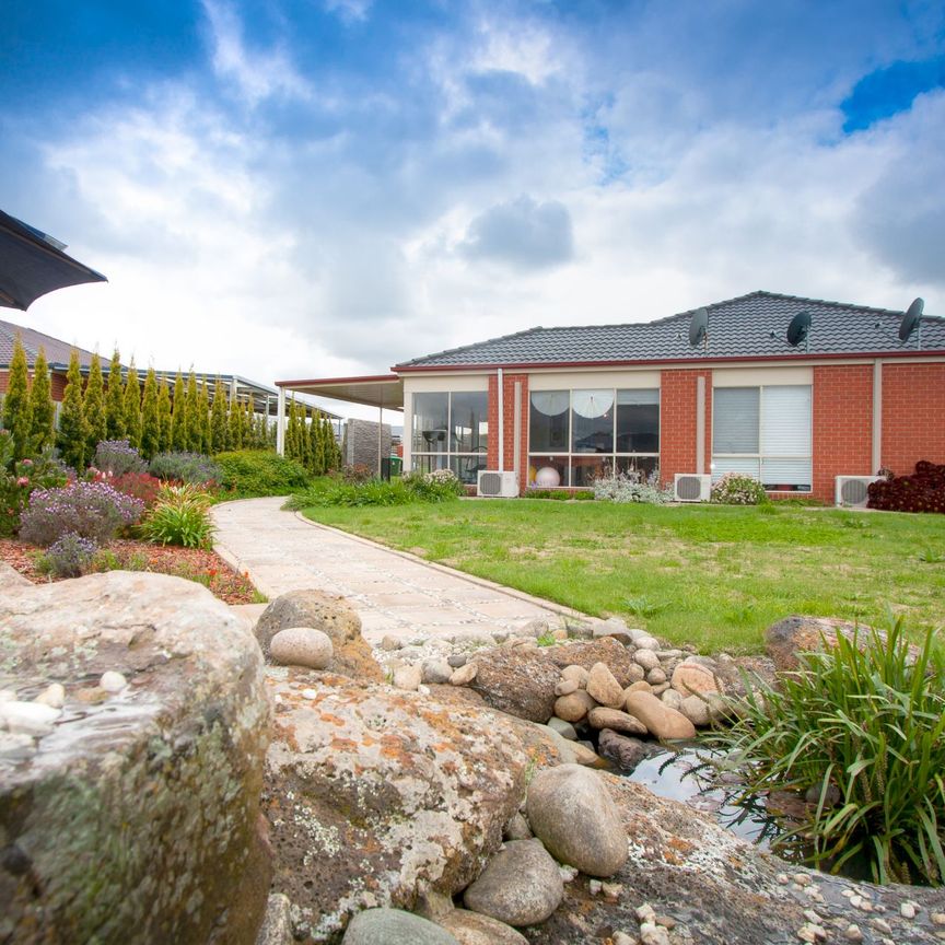 33 Jacksons Creek Way, Gisborne - Photo 1