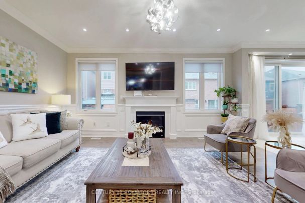 Detached Home For Lease | W9031533 - Photo 1