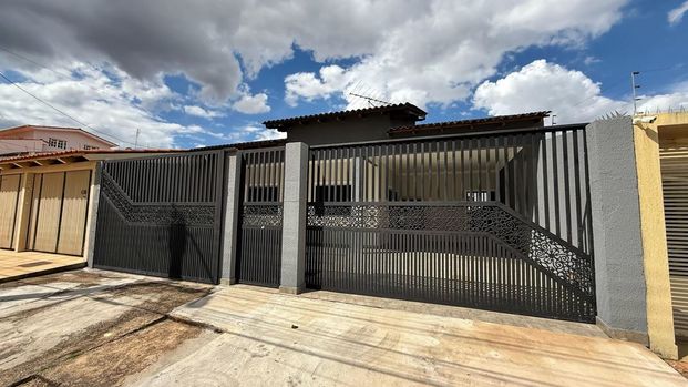 ALUGA-SE CASA DE 04 QUARTOS NA QNA EM TAGUATINGA NORTE - BRASÍLIA/DF - Foto 1