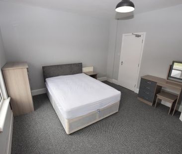 6 bedroom terraced house to rent - Photo 2