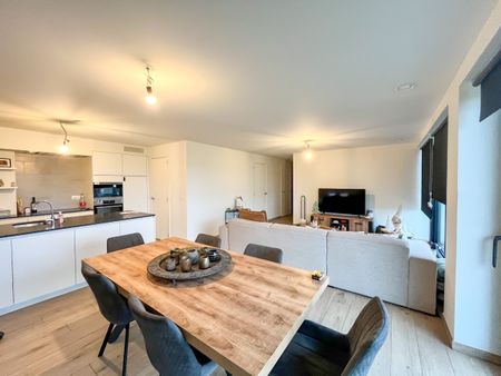 Gerenoveerd appartement met twee slaapkamers in Waregem - Photo 4